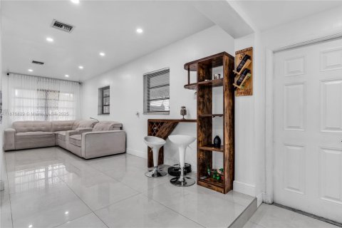 Villa ou maison à vendre à Miami, Floride: 3 chambres, 92.34 m2 № 1924247 - photo 11