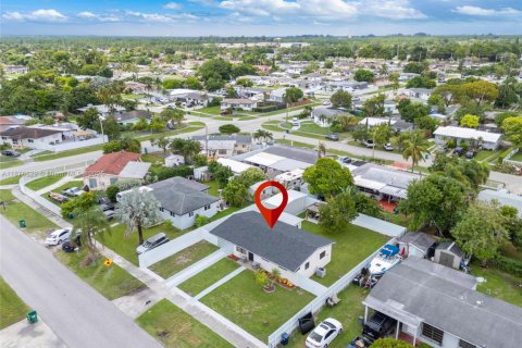 Villa ou maison à vendre à Miami, Floride: 3 chambres, 92.34 m2 № 1924247 - photo 26