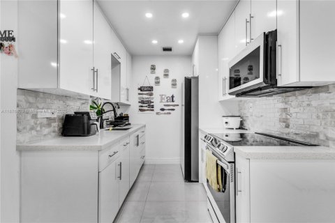 Villa ou maison à vendre à Miami, Floride: 3 chambres, 92.34 m2 № 1924247 - photo 7