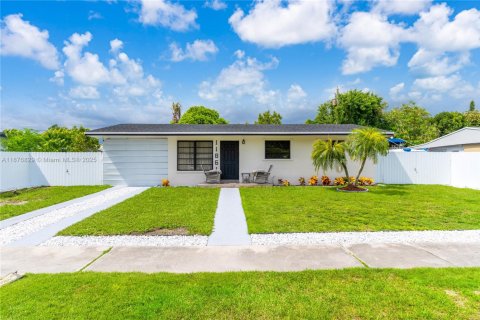 Villa ou maison à vendre à Miami, Floride: 3 chambres, 92.34 m2 № 1924247 - photo 1