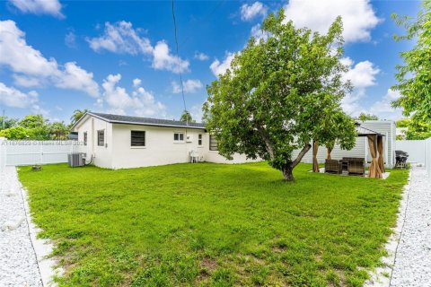 Villa ou maison à vendre à Miami, Floride: 3 chambres, 92.34 m2 № 1924247 - photo 25