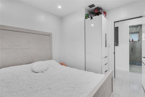 Villa ou maison à vendre à Miami, Floride: 3 chambres, 92.34 m2 № 1924247 - photo 18