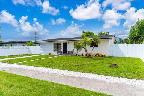 Villa ou maison à vendre à Miami, Floride: 3 chambres, 92.34 m2 № 1924247 - photo 23