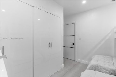 Villa ou maison à vendre à Miami, Floride: 3 chambres, 92.34 m2 № 1924247 - photo 15