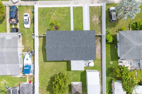 Villa ou maison à vendre à Miami, Floride: 3 chambres, 92.34 m2 № 1924247 - photo 30