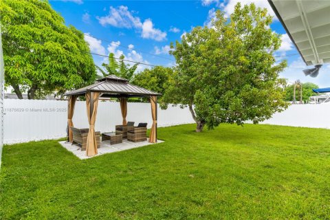 Villa ou maison à vendre à Miami, Floride: 3 chambres, 92.34 m2 № 1924247 - photo 20