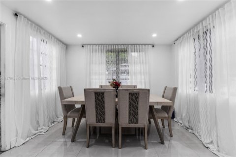 Villa ou maison à vendre à Miami, Floride: 3 chambres, 92.34 m2 № 1924247 - photo 10