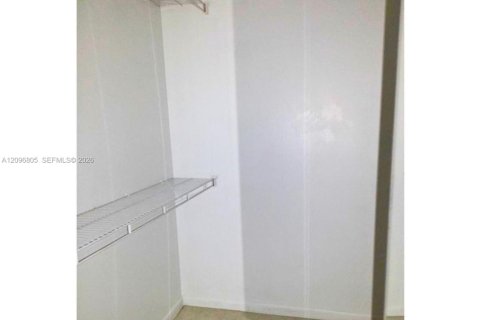 Copropriété à louer à Lauderhill, Floride: 1 chambre, 80.82 m2 № 2390543 - photo 5