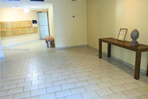 Copropriété à louer à Lauderhill, Floride: 1 chambre, 80.82 m2 № 2390543 - photo 8