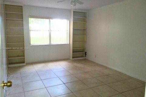 Copropriété à louer à Lauderhill, Floride: 1 chambre, 80.82 m2 № 2390543 - photo 4