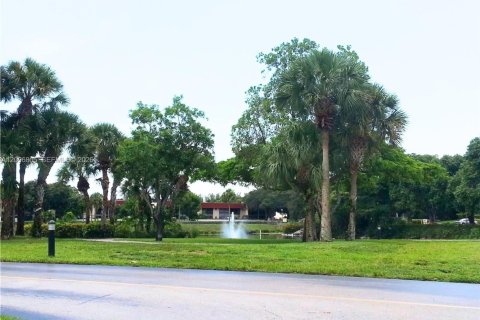 Copropriété à louer à Lauderhill, Floride: 1 chambre, 80.82 m2 № 2390543 - photo 2