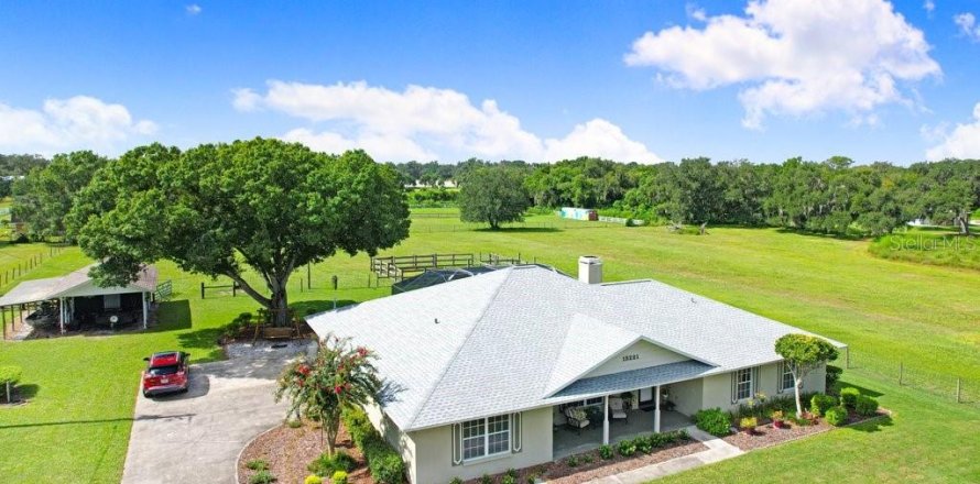 Villa ou maison à Dover, Floride 4 chambres, 241.45 m2 № 2321546