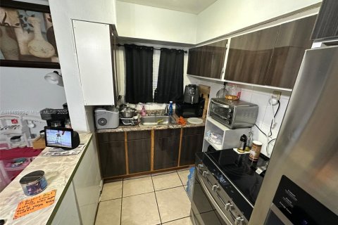 Commercial property in Opa-locka, Florida № 1845818 - photo 3