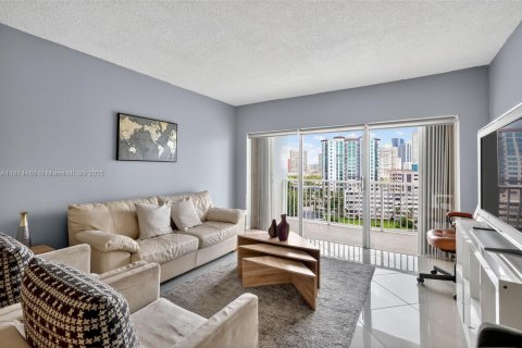 Condo in Sunny Isles Beach, Florida, 1 bedroom  № 1895883 - photo 20