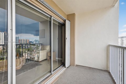 Condo in Sunny Isles Beach, Florida, 1 bedroom  № 1895883 - photo 30