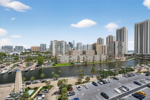 Condo in Sunny Isles Beach, Florida, 1 bedroom  № 1895883 - photo 9