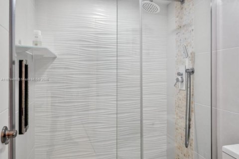 Condo in Sunny Isles Beach, Florida, 1 bedroom  № 1895883 - photo 24