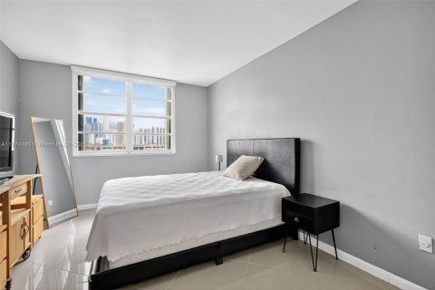 Condo in Sunny Isles Beach, Florida, 1 bedroom  № 1895883 - photo 25