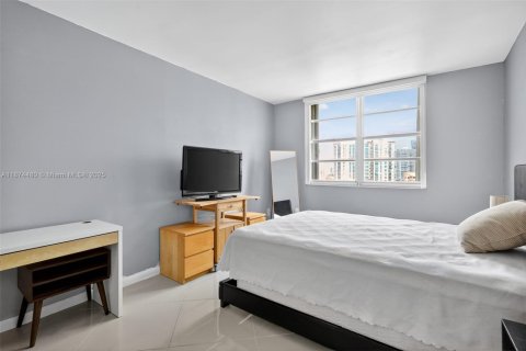 Condo in Sunny Isles Beach, Florida, 1 bedroom  № 1895883 - photo 26