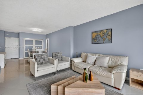 Condo in Sunny Isles Beach, Florida, 1 bedroom  № 1895883 - photo 21