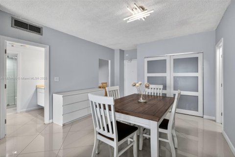 Condo in Sunny Isles Beach, Florida, 1 bedroom  № 1895883 - photo 19