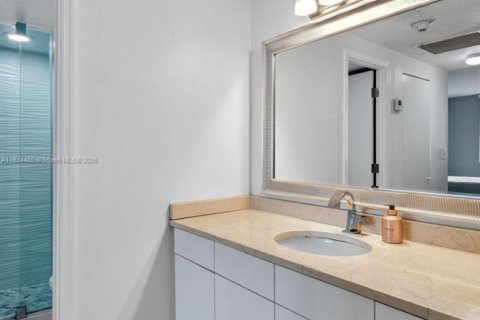 Condo in Sunny Isles Beach, Florida, 1 bedroom  № 1895883 - photo 23