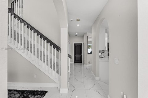 Casa en venta en Homestead, Florida, 5 dormitorios, 253.25 m2 № 1989984 - foto 12