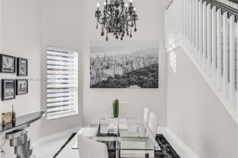 Casa en venta en Homestead, Florida, 5 dormitorios, 253.25 m2 № 1989984 - foto 11