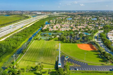 Casa en venta en Pembroke Pines, Florida, 3 dormitorios, 158.77 m2 № 2000393 - foto 29