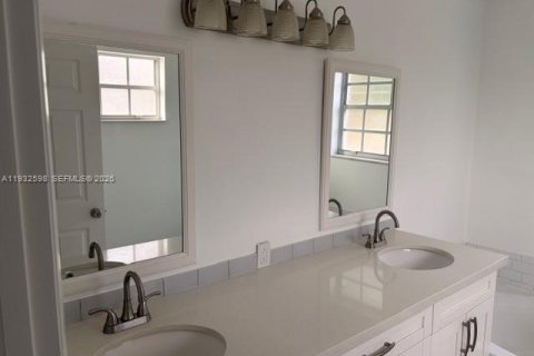 Casa en venta en Pembroke Pines, Florida, 3 dormitorios, 158.77 m2 № 2000393 - foto 14