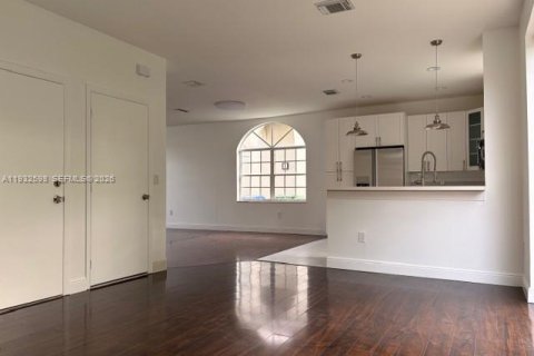 Casa en venta en Pembroke Pines, Florida, 3 dormitorios, 158.77 m2 № 2000393 - foto 5