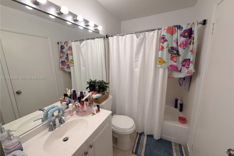 Condominio en alquiler en Miami, Florida, 2 dormitorios, 113.71 m2 № 1992227 - foto 9