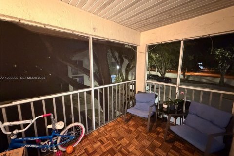 Condominio en alquiler en Miami, Florida, 2 dormitorios, 113.71 m2 № 1992227 - foto 10