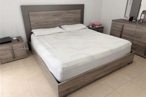 Condominio en alquiler en Miami, Florida, 2 dormitorios, 113.71 m2 № 1992227 - foto 4