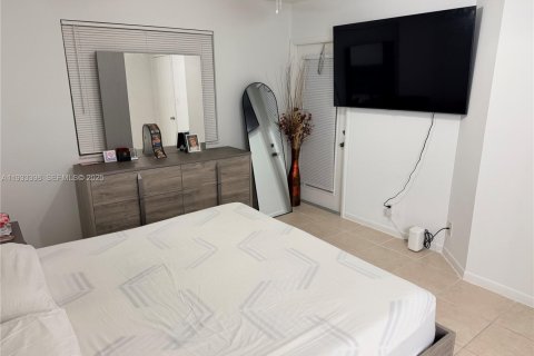 Condominio en alquiler en Miami, Florida, 2 dormitorios, 113.71 m2 № 1992227 - foto 5