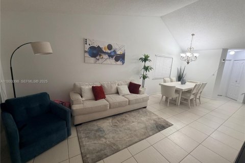 Condominio en alquiler en Miami, Florida, 2 dormitorios, 113.71 m2 № 1992227 - foto 8
