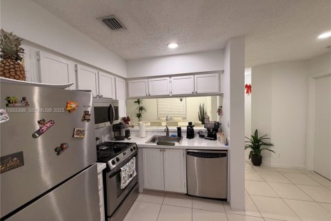 Condominio en alquiler en Miami, Florida, 2 dormitorios, 113.71 m2 № 1992227 - foto 1