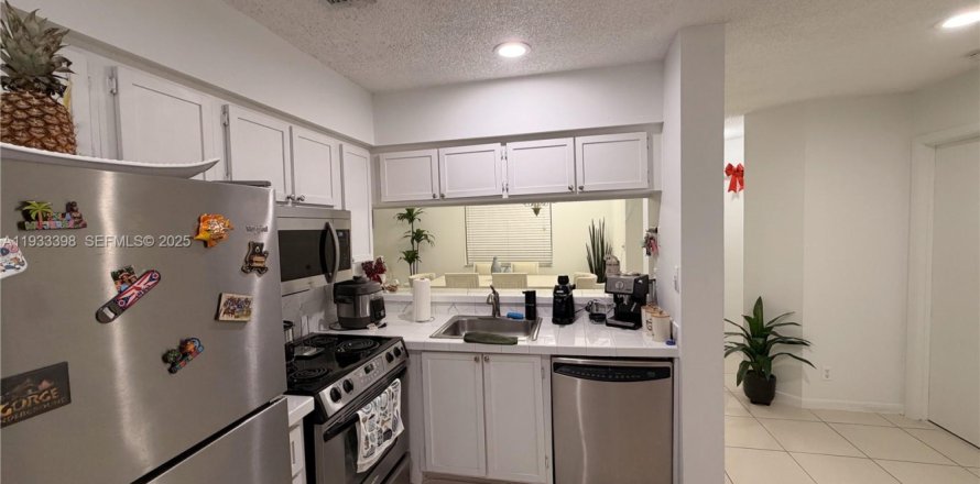 Condominio en Miami, Florida, 2 dormitorios  № 1992227