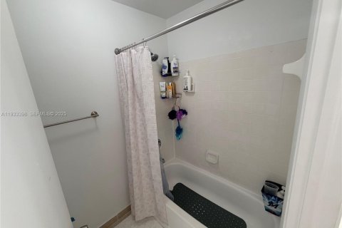 Condominio en alquiler en Miami, Florida, 2 dormitorios, 113.71 m2 № 1992227 - foto 7