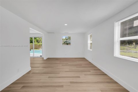 Casa en venta en Lake Park, Florida, 4 dormitorios, 130.06 m2 № 1951040 - foto 11