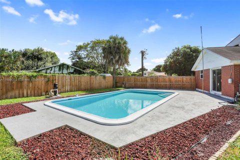 Casa en venta en Lake Park, Florida, 4 dormitorios, 130.06 m2 № 1951040 - foto 28