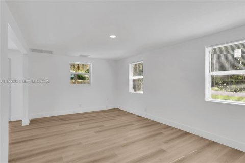 Casa en venta en Lake Park, Florida, 4 dormitorios, 130.06 m2 № 1951040 - foto 12