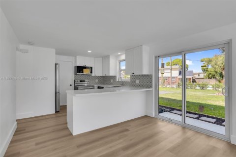 Casa en venta en Lake Park, Florida, 4 dormitorios, 130.06 m2 № 1951040 - foto 9