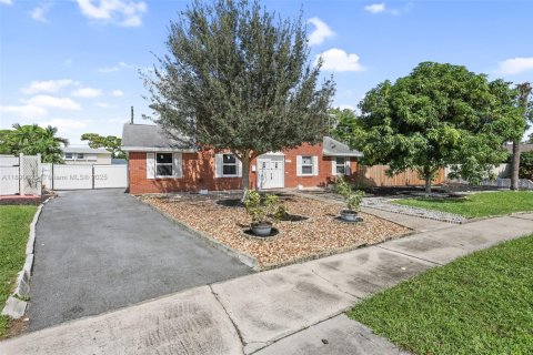 Casa en venta en Lake Park, Florida, 4 dormitorios, 130.06 m2 № 1951040 - foto 3