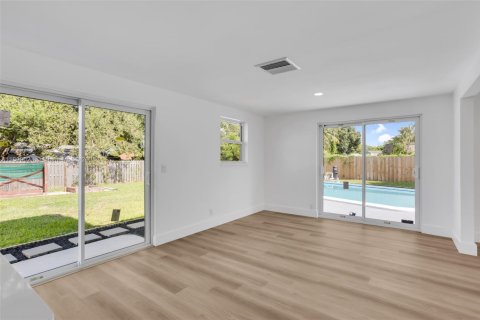 Casa en venta en Lake Park, Florida, 4 dormitorios, 130.06 m2 № 1951040 - foto 14