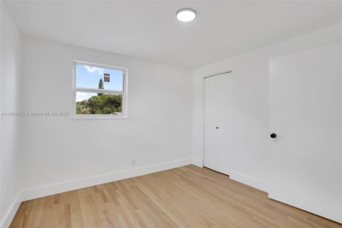 Casa en venta en Lake Park, Florida, 4 dormitorios, 130.06 m2 № 1951040 - foto 24