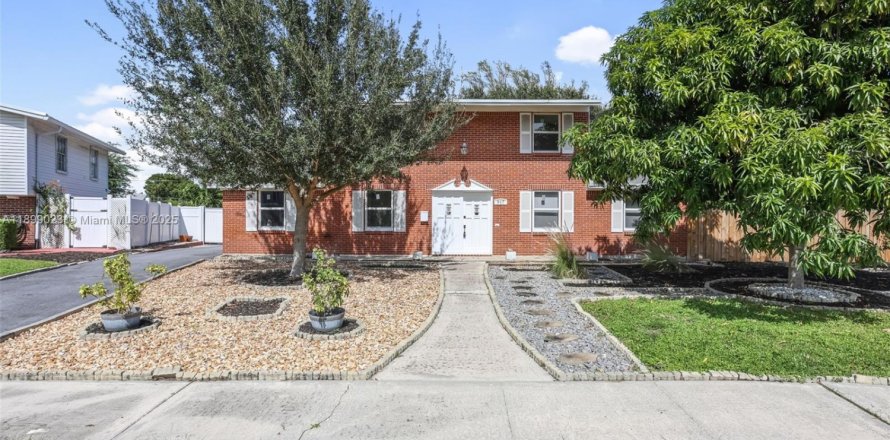 Casa en Lake Park, Florida 4 dormitorios, 130.06 m2 № 1951040