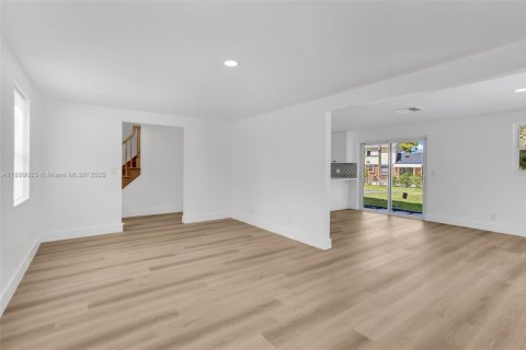 Casa en venta en Lake Park, Florida, 4 dormitorios, 130.06 m2 № 1951040 - foto 13