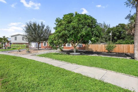 Casa en venta en Lake Park, Florida, 4 dormitorios, 130.06 m2 № 1951040 - foto 2
