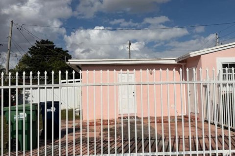 Снять в аренду квартиру в Майами, Флорида 1 спальня, 27.87м2, № 1991280 - фото 1